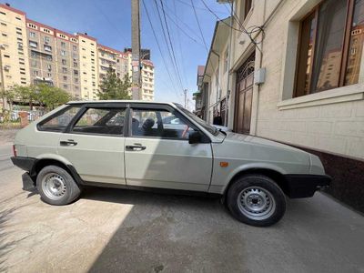 VAZ 21093. kulrang serebristiy