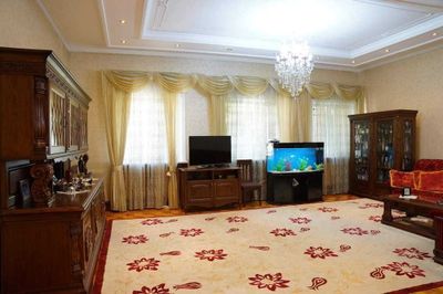 Без посредников Солидный дом на Луначарской.