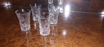 Красивые хрустальные рюмочки.