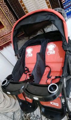 Egizaklar uchun kalyaskaa