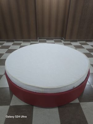 Круглый кровать.
