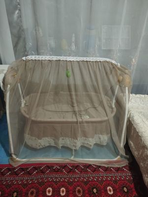 Aqilli belanchak chaqaloq uchun elektronniy