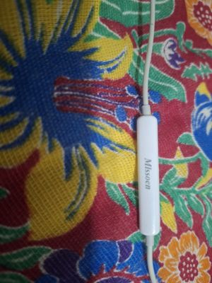Продаю проводной наушник