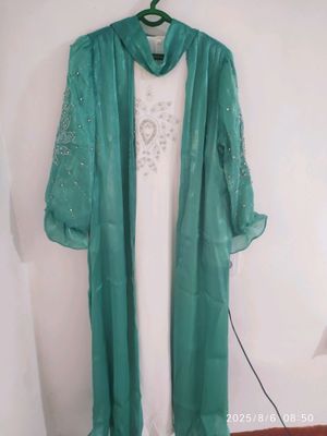 Abaya sotiladi