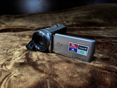 Видеокамера Sony Handycam HDR-CX200