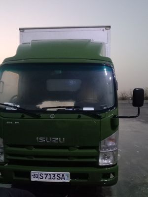 Isuzu yuk avtomobil