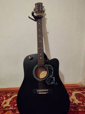 classic gitara barcha aksesuarlari bor