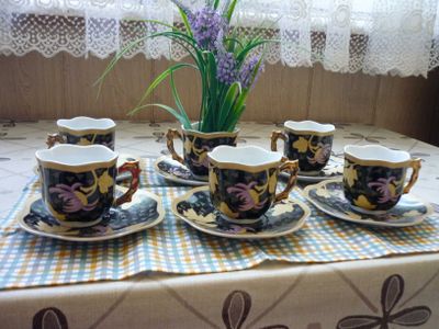 Продаются чашки с блюдцами