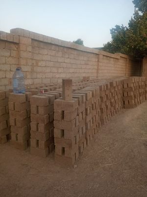 Hom g'isht 1500 so'm .Razmer 32x15x12 Razmer 32x15x12