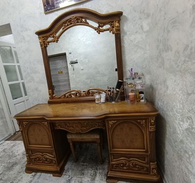 хитой мебил сотилади