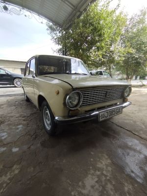 Vaz 21011 sotladi