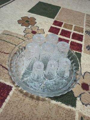 Продается стеклянный ляган, хрустальные бокалы, хрустальные рюмки.