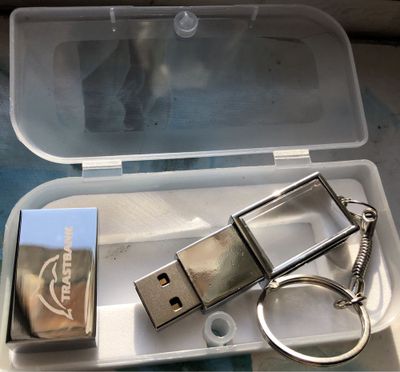 Fleshka 16GB yangi