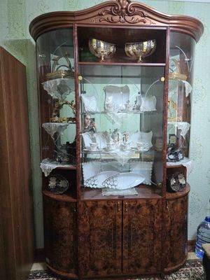 Сервант для гостиной, продается в хорошем состоянии