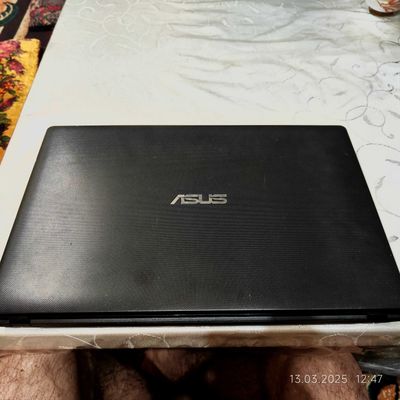 Laptop ASUS R513M notebook