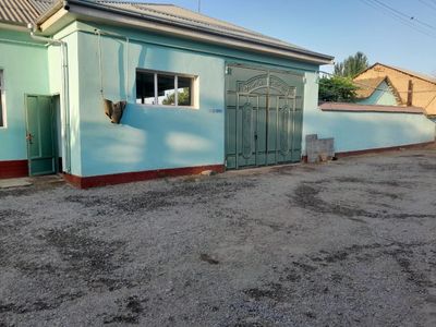 Уй сотилади Бекобод тумани 2 савхоз 1 булимда холати яхши