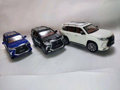Лексус, машина. игрушка.