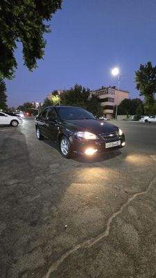 Srochno Gentra qora rang 3-pozitsiya full avtomat lyuki bor sotiladi
