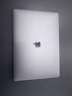 Macbook pro sotiladi