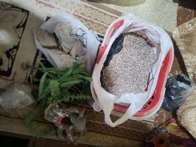 Akvarin 250 L pastavkasi oʻzi bilan toshlari bot