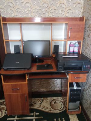 Kompyuter shkaf sotiladi