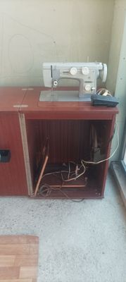 Продается бытовая и промышленые швейные машинки в отличное состояния.