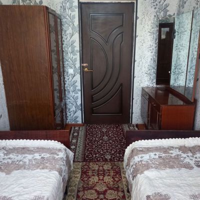 Ijaraga 2 xonali xamma sharoiti bor va shinam uy bor.