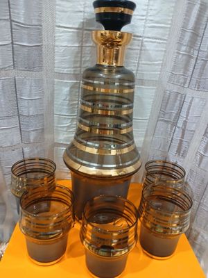 Графинчик и пять рюмочек Чехословакия цвет коричневый с позолотой.