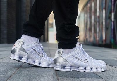 Продам Nike shox tl white