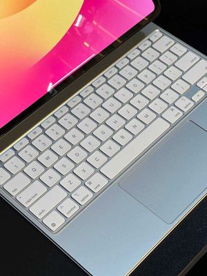 iPad Pro 13” M4 + Magic Keyboard + Apple Pencil Pro c E-Sim!