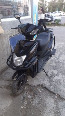 skuter. elektor moto. naxtga arzonroq. nasiyaga qimmatroq