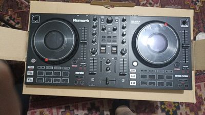 Numark.Mixtrack platinum FX. пульт DJ