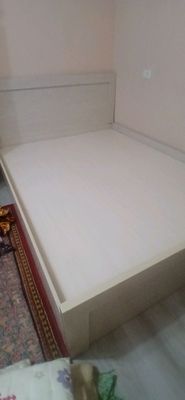Кровать
