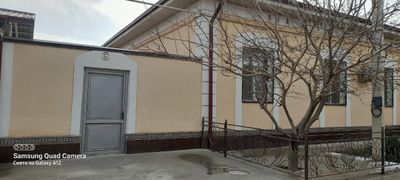 Коттедж сотилади 130000$, 6-микр. Шохсарой туйхонасини орка томонида