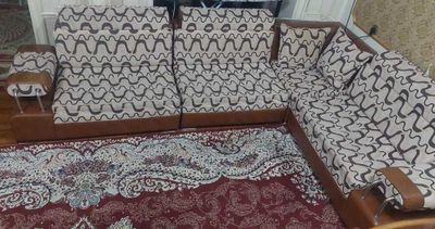 Sifatli burchakli divan sotiladi, Srochna