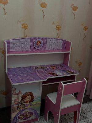 Продам письменный стол со стулом и шкаф