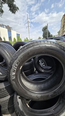 235/60R18 Michelin