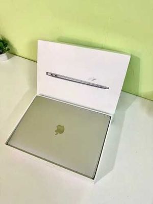 Macbook M1 silver 8/256