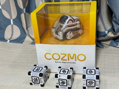 Продаю миниатюрный робот-игрушка Anki Cozmo