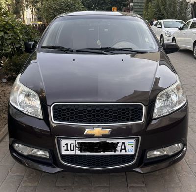 Nexia 3 sotiladi avtomat
