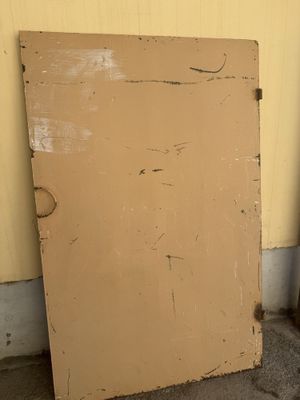 Темир дарвоза сотилади