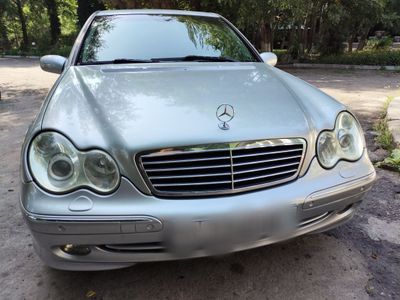 Продаю свой автомобиль Mercedes Benz W203