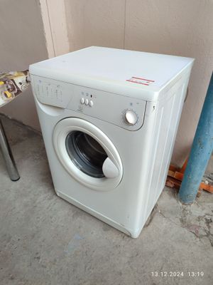 Итальянская стиральная машина Indesit W81 EX