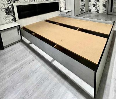 Кровать + трюмо + 2 тумбочки