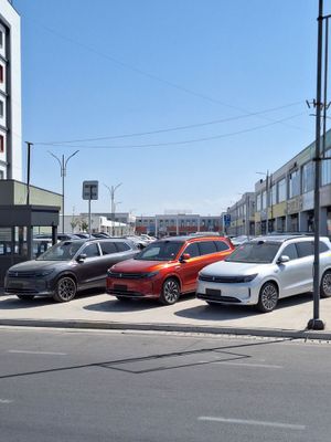 Aito M7 oq qora qizil ranglari bor 2024 yili