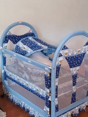 Детский кровать.