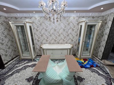 Продается стенка свадебная мебель в гостиную