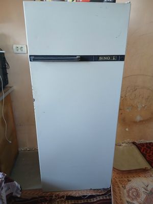 Холодильник работает