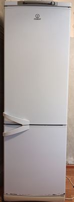 Холодильник Indesit