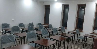 Oʻquv markazi uchun stol stullar toʻplami